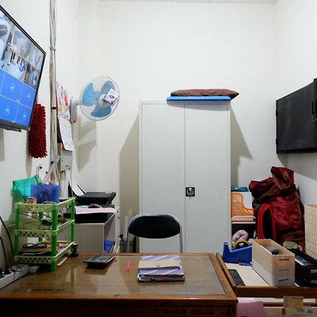 RedDoorz near Living Plaza Purwokerto Hotel Buitenkant foto