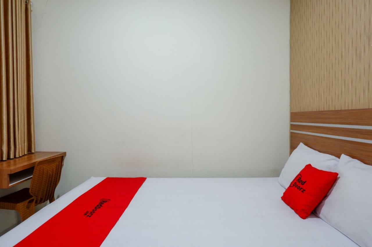 RedDoorz near Living Plaza Purwokerto Hotel Buitenkant foto