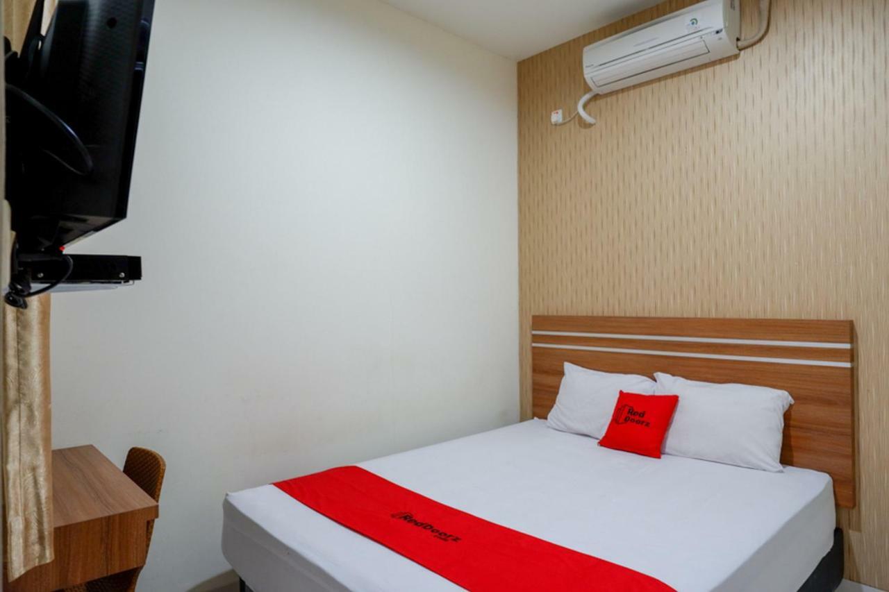 RedDoorz near Living Plaza Purwokerto Hotel Buitenkant foto