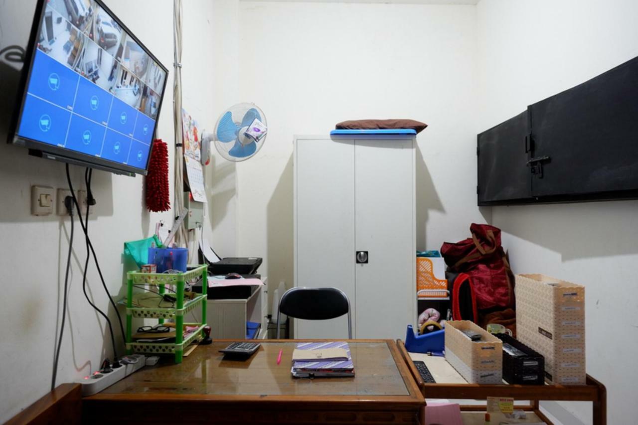 RedDoorz near Living Plaza Purwokerto Hotel Buitenkant foto