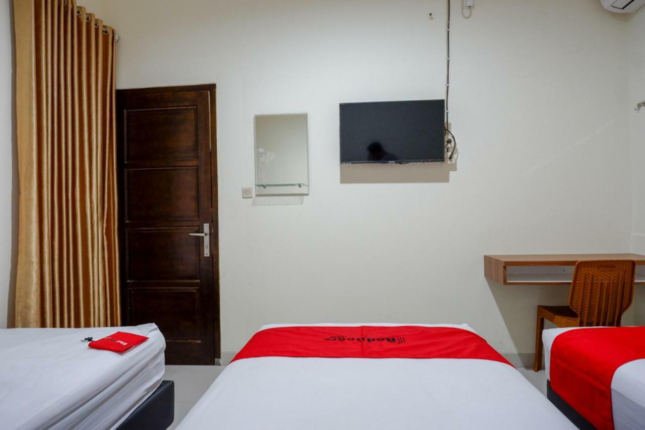 RedDoorz near Living Plaza Purwokerto Hotel Buitenkant foto