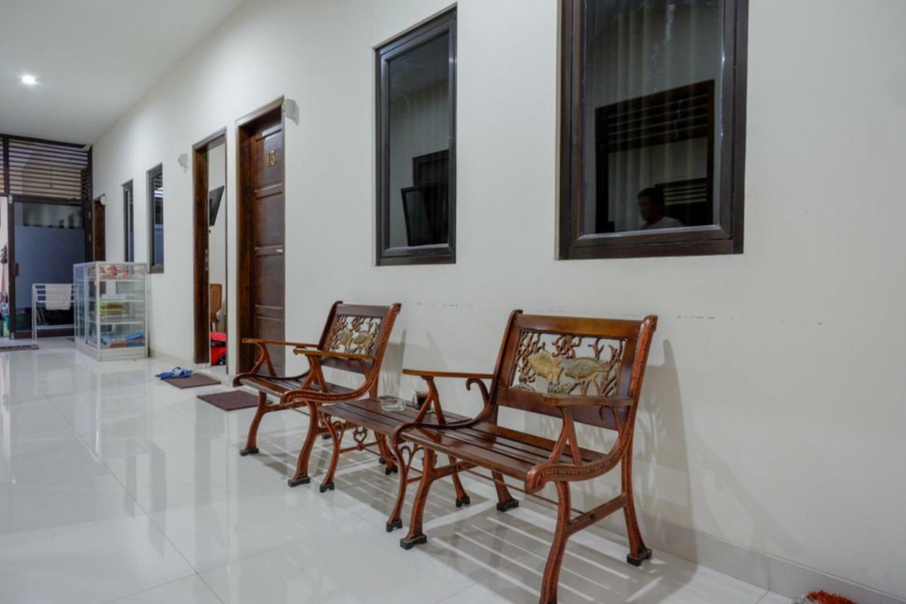 RedDoorz near Living Plaza Purwokerto Hotel Buitenkant foto