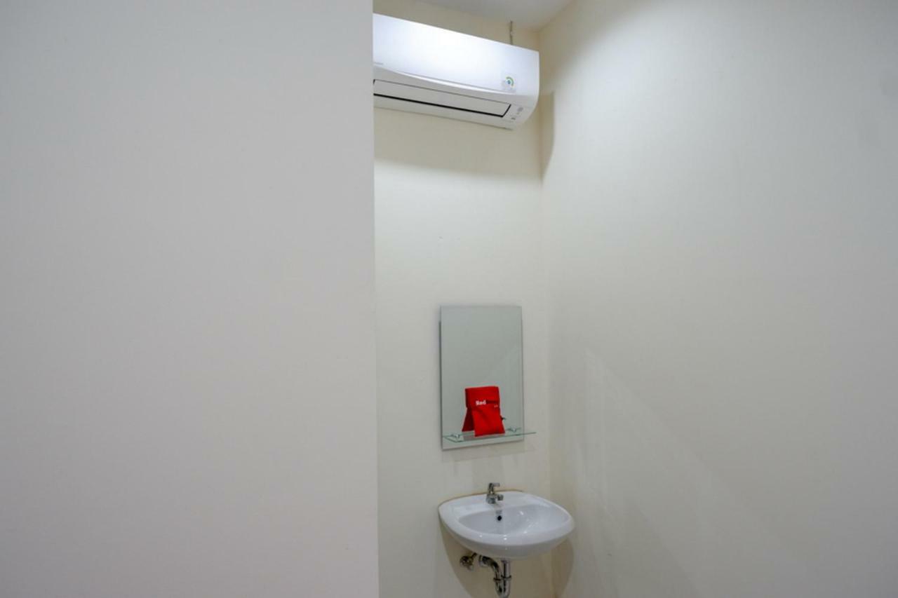 RedDoorz near Living Plaza Purwokerto Hotel Buitenkant foto