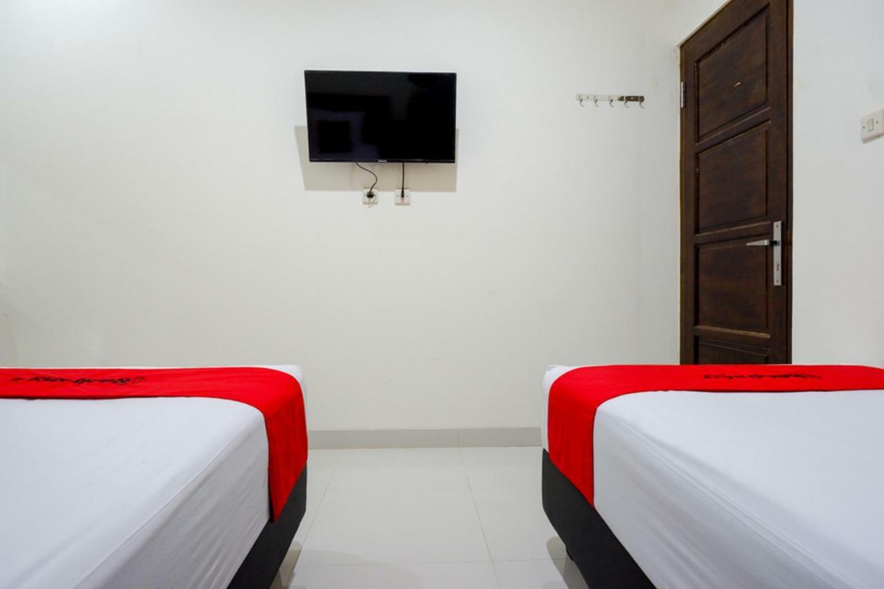 RedDoorz near Living Plaza Purwokerto Hotel Buitenkant foto